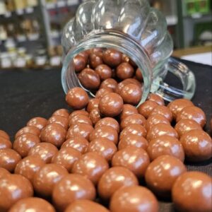 LAZDYNO RIEŠUTAI pieniškame šokolade