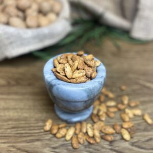 MIGDOLŲ RIEŠUTAI SU KANAPĖMIS