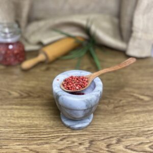 RAUDONIEJI pipirai žirneliais